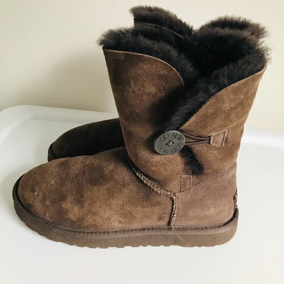 UGG Brown Bailey Button II 5803 Size US 7 EU 37.5 - Picture 1 of 11